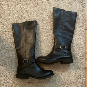 Black boots barely worn!